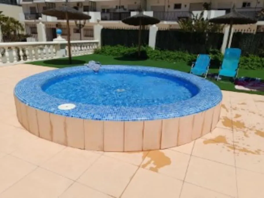 Bonito apartamento a 50 metros de la playa. San Luis de Sabinillas